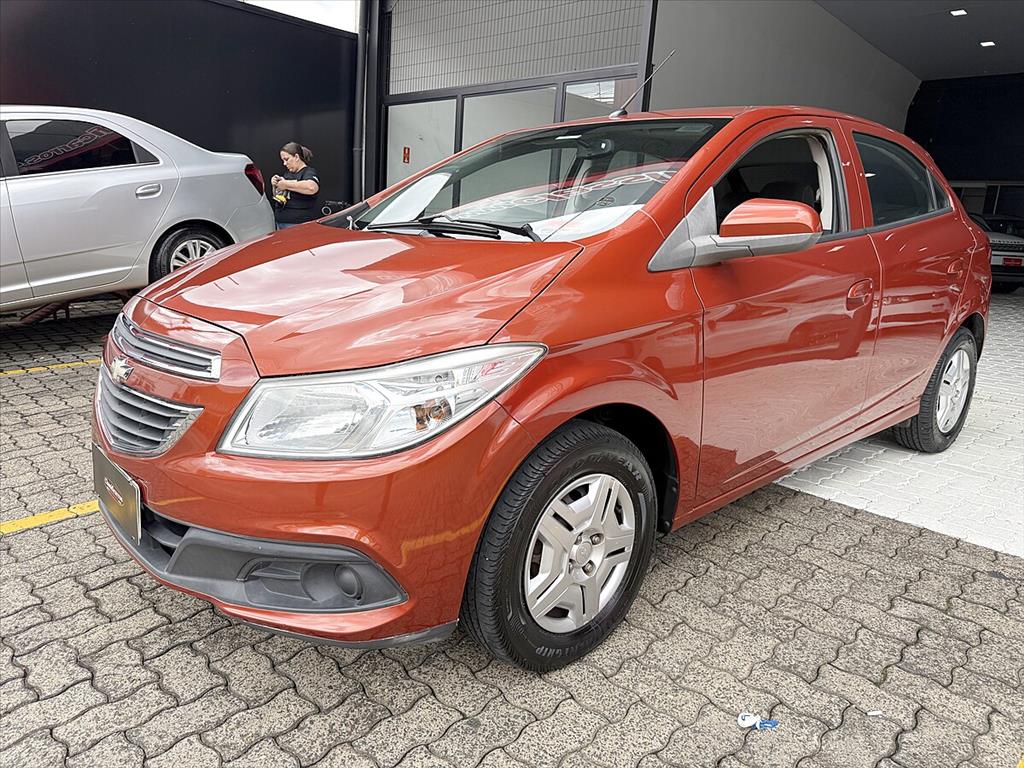 Chevrolet Onix - 1.0 MPFI LT 8V FLEX 4P MANUAL