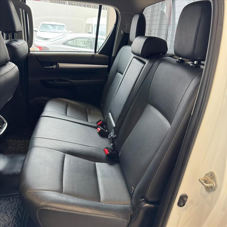 HILUX 2.8 D-4D TURBO DIESEL CD SRV 4X4 AUTOMÁTICO11