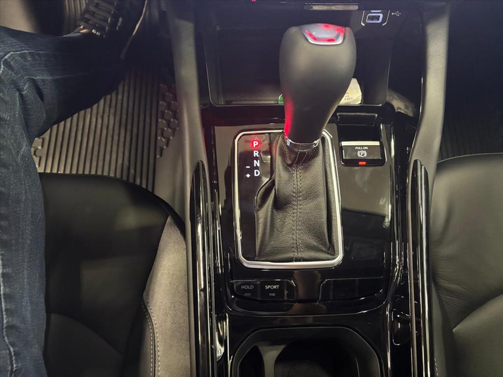 COMMANDER 1.3 T270 TURBO MHEV LIMITED AT610