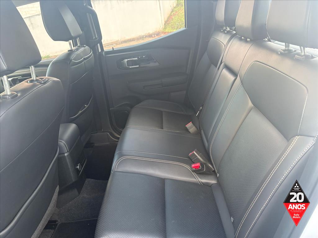 Mitsubishi-TRITON-2.4 BITURBO DIESEL CD HPE-S 4X4 AUTOMÁTICO