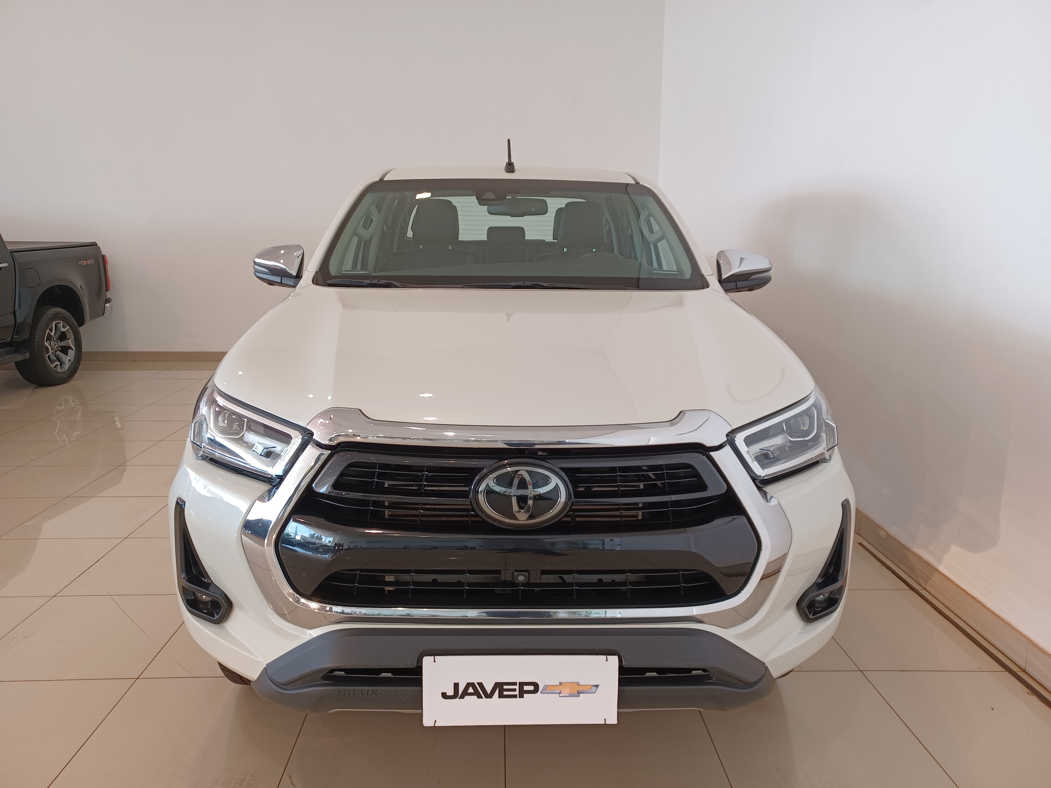 Toyota-HILUX-2.8 D-4D TURBO DIESEL CD SRX 4X4 AUTOMÁTICO