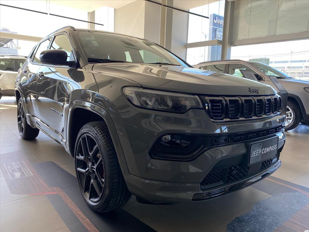 COMPASS 2.0 HURRICANE 4 TURBO GASOLINA BLACKHAWK AT91