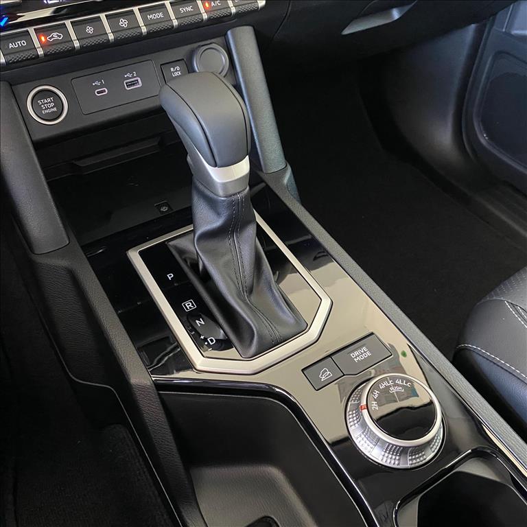 Mitsubishi-TRITON-2.4 BITURBO DIESEL CD HPE-S 4X4 AUTOMÁTICO