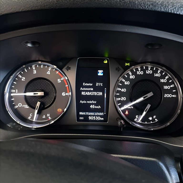 HILUX 2.8 D-4D TURBO DIESEL CD SRX 4X4 AUTOMÁTICO5