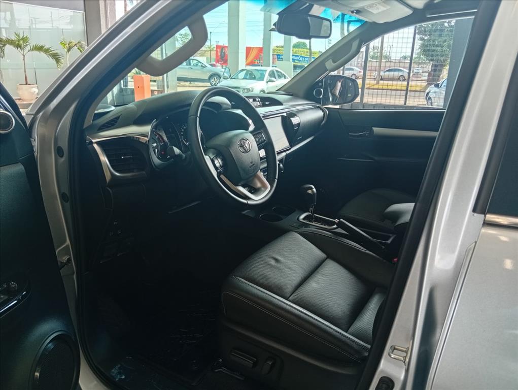 HILUX 2.8 D-4D TURBO DIESEL CD SRX 4X4 AUTOMÁTICO6
