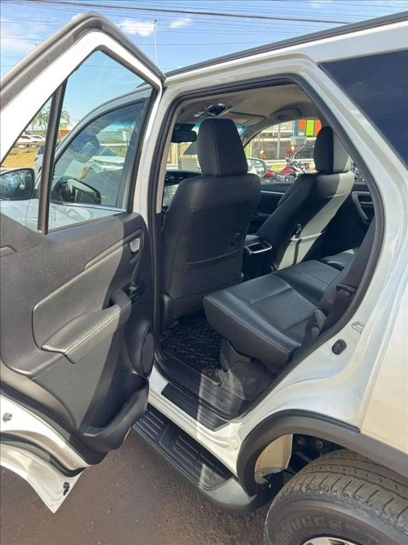 HILUX SW4 2.8 D-4D TURBO DIESEL SRX PLATINUM 7L 4X4 AUTOMÁTICO11