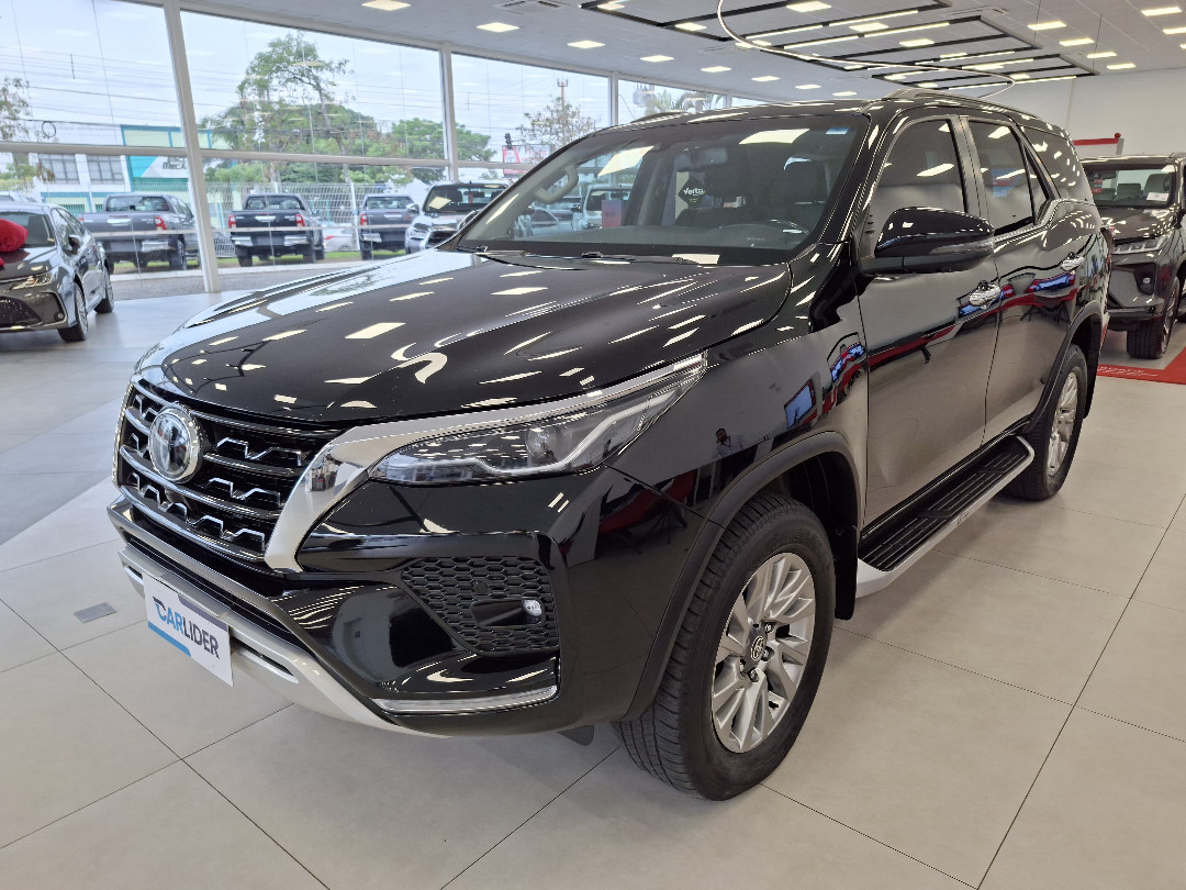 HILUX SW4 2.8 D-4D TURBO DIESEL SRX 4X4 AUTOMÁTICO