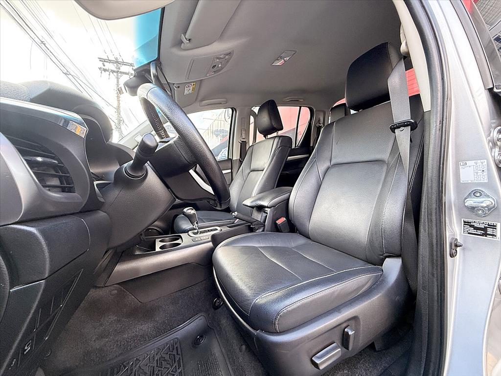 Toyota Hilux - 2.8 D-4D TURBO DIESEL CD SRX 4X4 AUTOMÁTICO