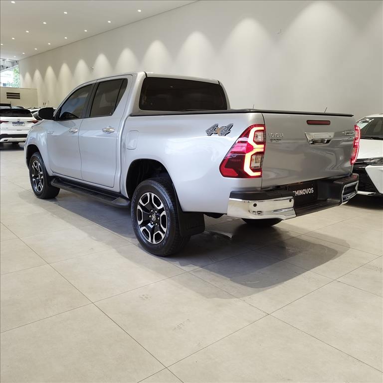 HILUX 2.8 D-4D TURBO DIESEL CD SRV 4X4 AUTOMÁTICO5