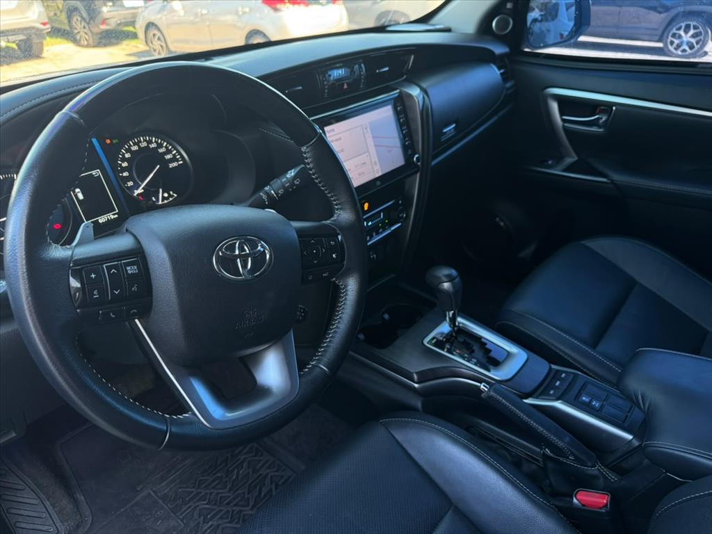 HILUX SW4 2.8 D-4D TURBO DIESEL SRX 7L 4X4 AUTOMÁTICO8