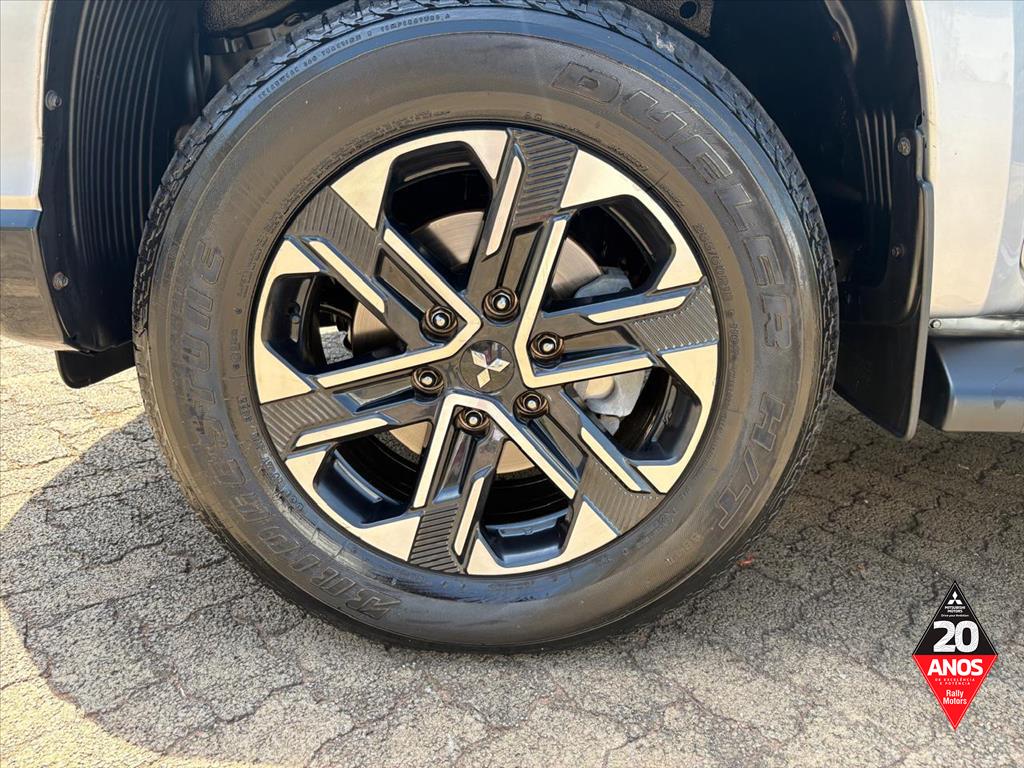 Mitsubishi-L200 TRITON-2.4 16V TURBO DIESEL SPORT HPE-S CD 4P 4X4 AUTOMÁTICO