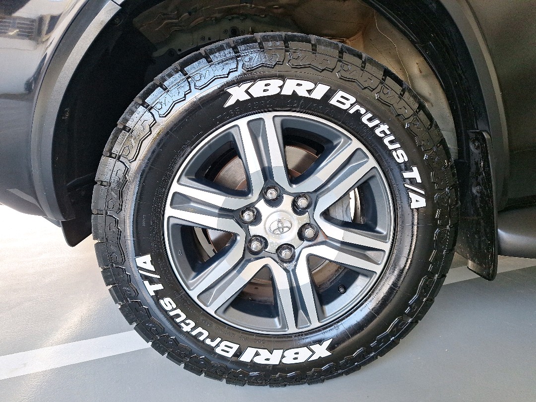 Toyota-HILUX SW4-2.7 SRV 7 LUGARES 4X2 16V FLEX 4P AUTOMÁTICO