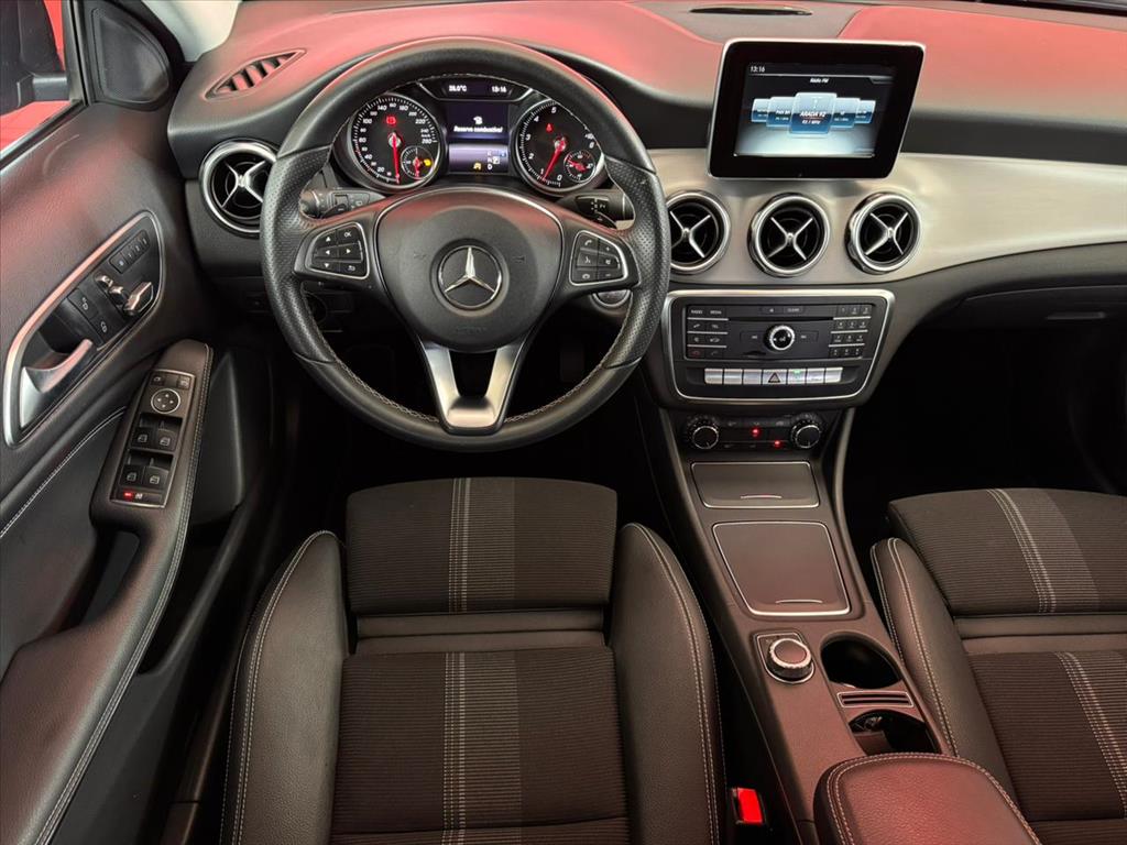 Mercedes-Benz-GLA 200-1.6 CGI FLEX ADVANCE 7G-DCT