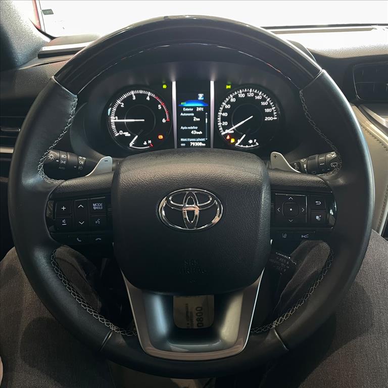 HILUX SW4 2.8 D-4D TURBO DIESEL SRX 7L 4X4 AUTOMÁTICO9