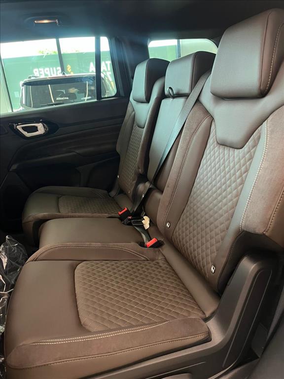 COMMANDER 2.2 TURBO DIESEL OVERLAND AT916