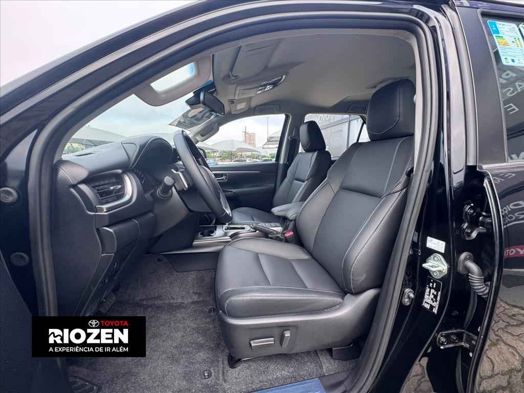 HILUX SW4 2.8 D-4D TURBO DIESEL SRX PLATINUM 7L 4X4 AUTOMÁTICO7