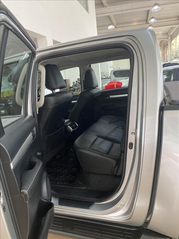HILUX 2.8 D-4D TURBO DIESEL CD SRX 4X4 AUTOMÁTICO8