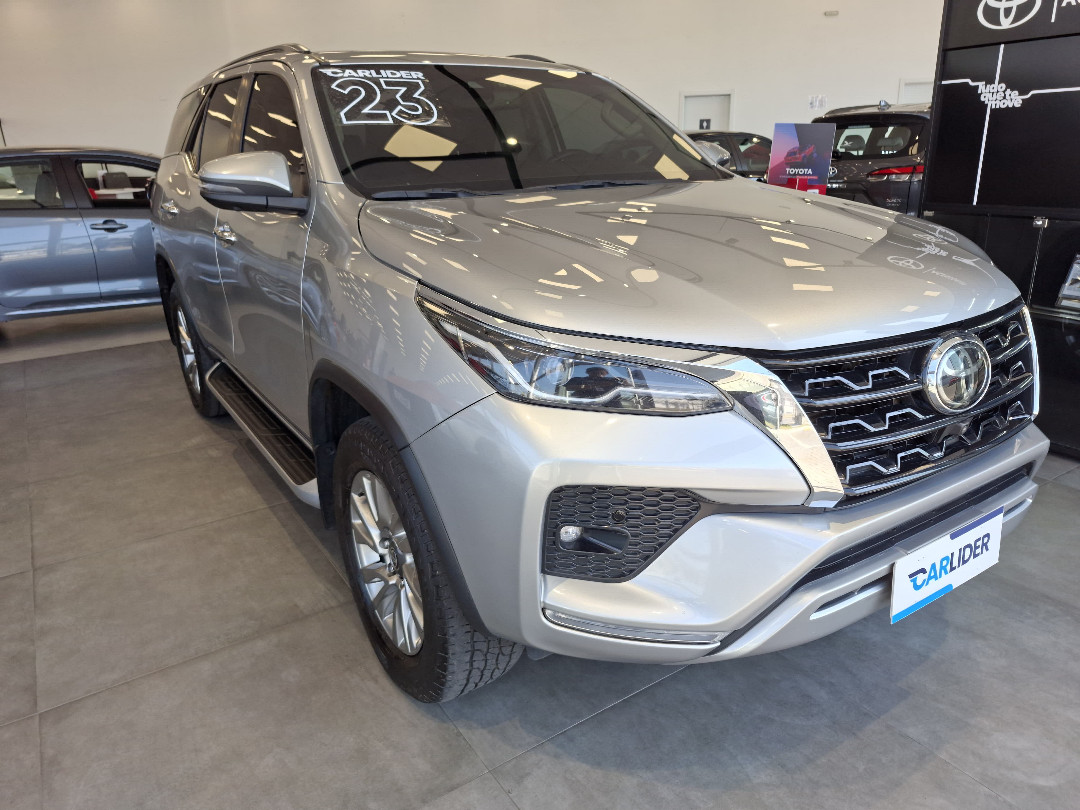HILUX SW4 2.8 D-4D TURBO DIESEL SRX 4X4 AUTOMÁTICO