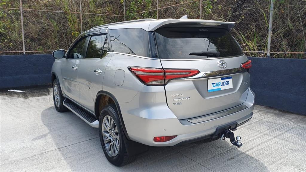 HILUX SW4 2.8 D-4D TURBO DIESEL SRX 7L 4X4 AUTOMÁTICO4