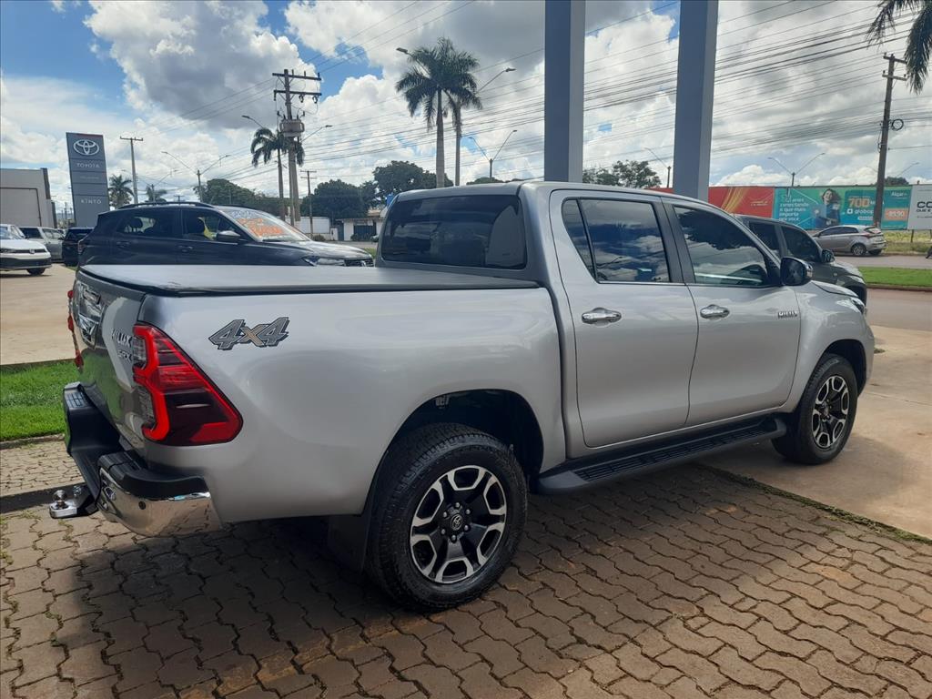 HILUX 2.8 D-4D TURBO DIESEL CD SRX 4X4 AUTOMÁTICO5