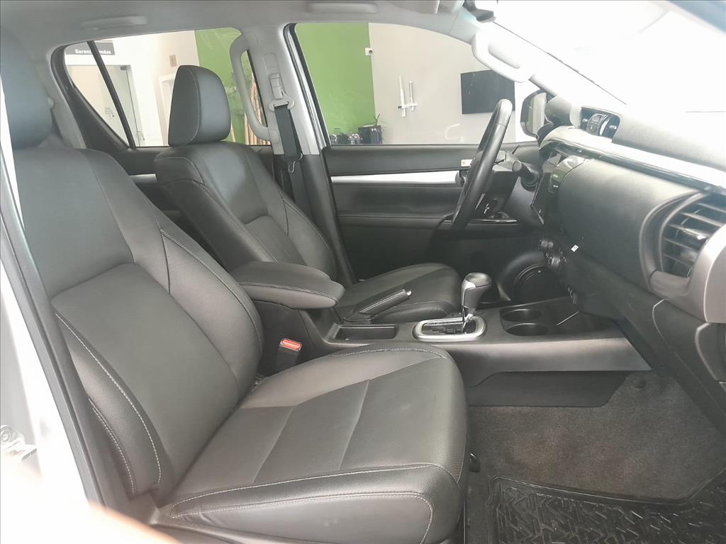 HILUX 2.8 D-4D TURBO DIESEL CD SRX PLUS 4X4 AUTOMÁTICO12