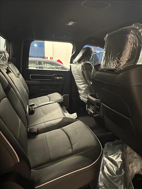 3500 6.7 I6 TURBO DIESEL LARAMIE NIGHT EDITION CD 4X4  AUTOMÁTICO6