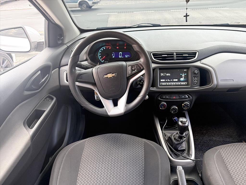 Chevrolet Onix - 1.0 MPFI LT 8V FLEX 4P MANUAL