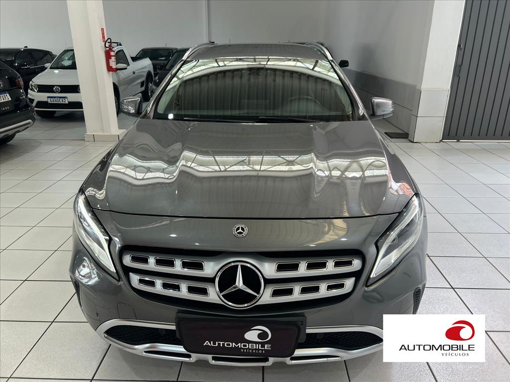 MERCEDES-BENZ GLA 200