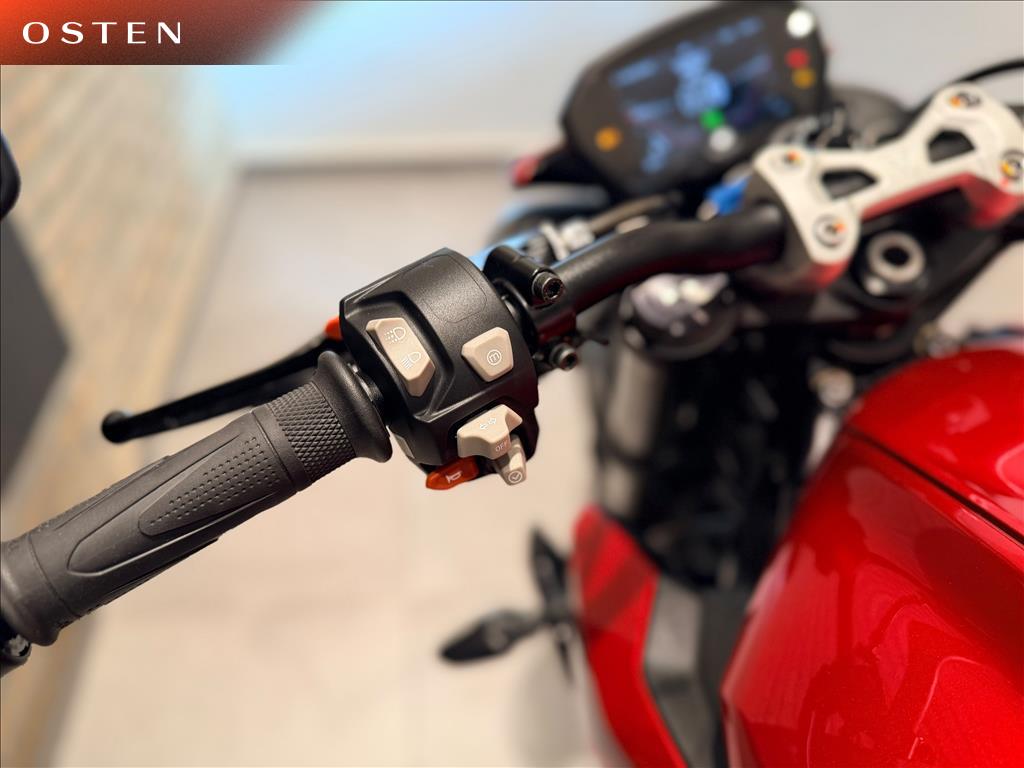 TRIUMPH-STREET-TRIPLE 765 RS
