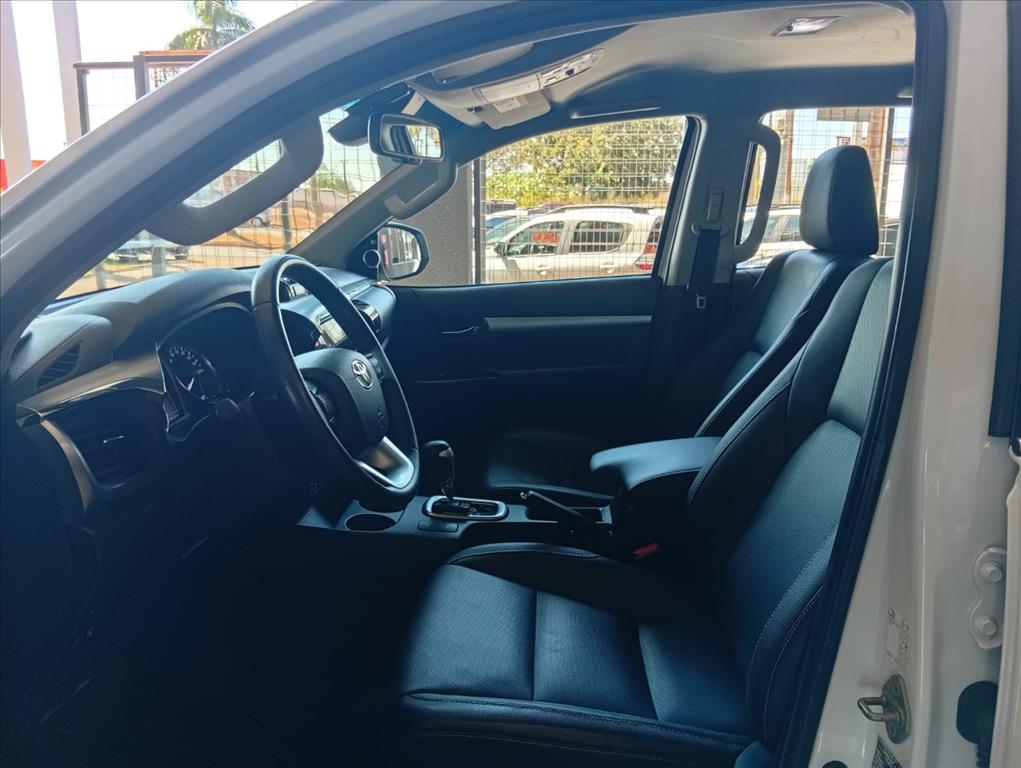 HILUX 2.8 D-4D TURBO DIESEL CD SRX 4X4 AUTOMÁTICO8