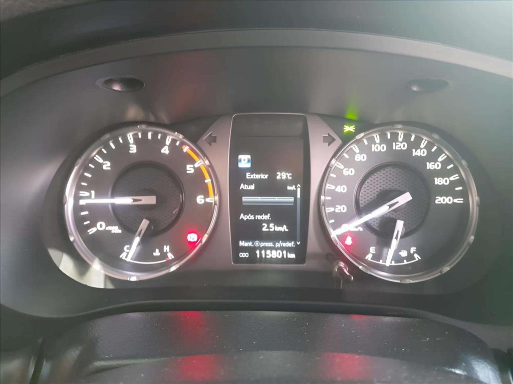 HILUX 2.8 D-4D TURBO DIESEL CD SRX 4X4 AUTOMÁTICO5