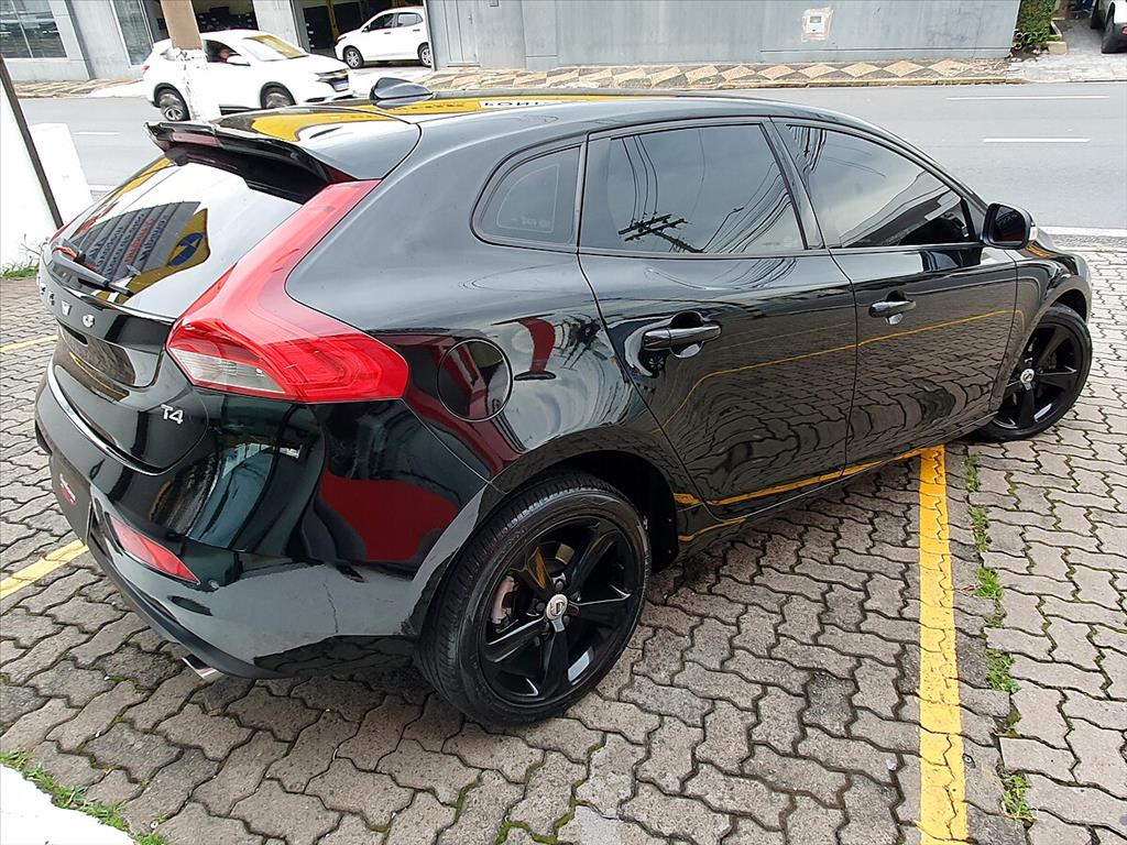 Volvo V40 - 2.0 T4 KINETIC GASOLINA 4P AUTOMÁTICO