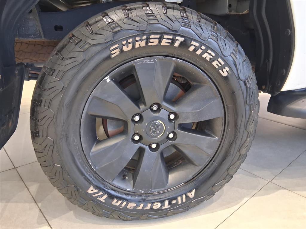 HILUX 2.8 D-4D TURBO DIESEL CD POWER PACK 4X4 AUTOMÁTICO10