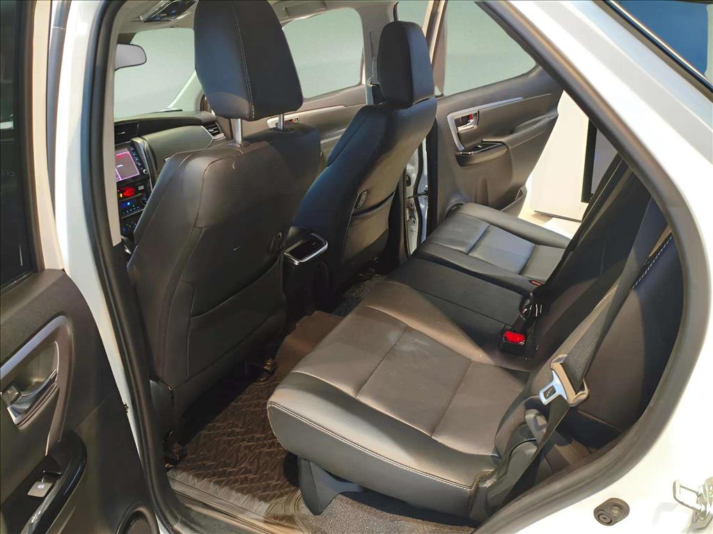 HILUX SW4 2.8 D-4D TURBO DIESEL SRX 7L 4X4 AUTOMÁTICO15