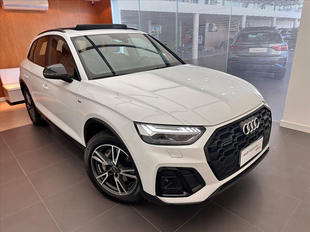 Q5 2.0 55 TFSIE PHEV PERFORMANCE BLACK QUATTRO S TRONIC Q5 2.0 55 TFSIE PHEV PERFORMANCE BLACK QUATTRO S TRONIC