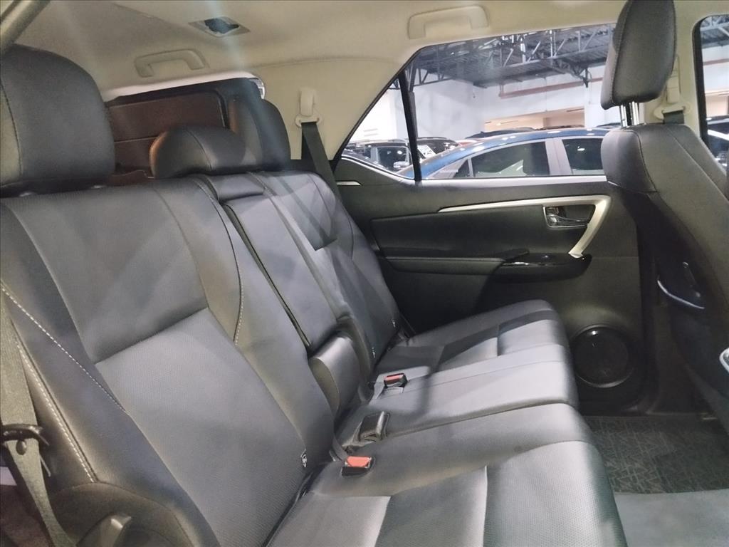 HILUX SW4 2.8 D-4D TURBO DIESEL SRX 7L 4X4 AUTOMÁTICO