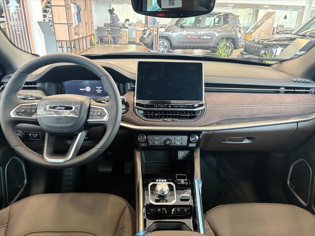 COMMANDER 2.2 TURBO DIESEL OVERLAND AT99