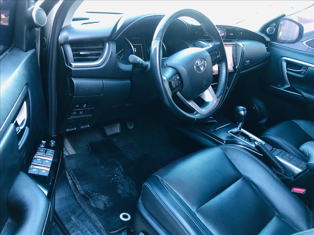 HILUX SW4 2.8 D-4D TURBO DIESEL SRX 4X4 AUTOMÁTICO6
