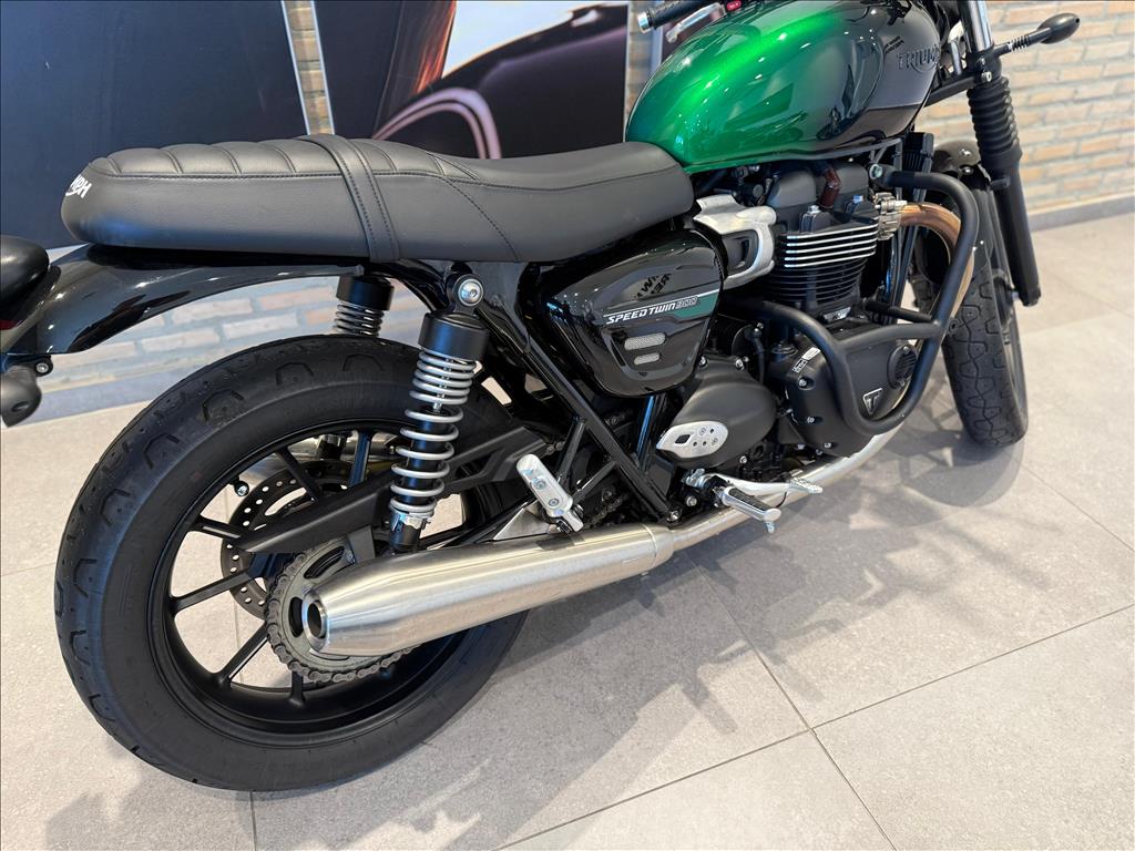 TRIUMPH-SPEED-TWIN 900