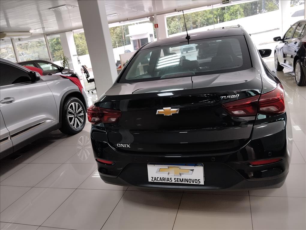 ONIX PLUS 1.0 TURBO FLEX AUTOMÁTICO4