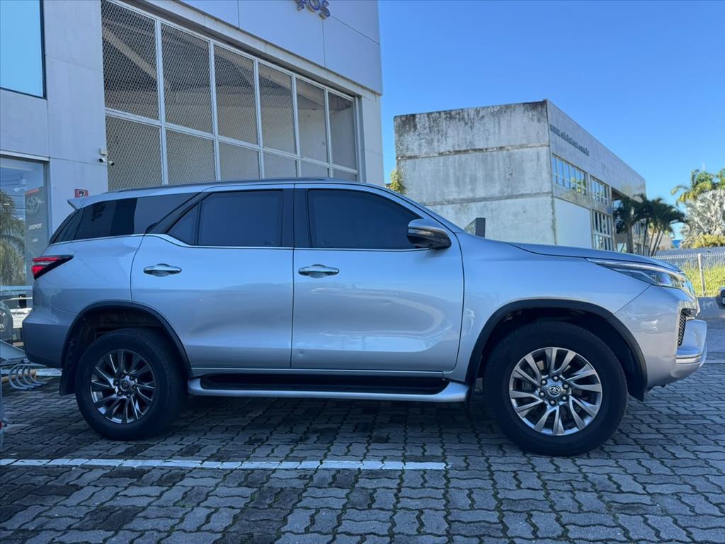 HILUX SW4 2.8 D-4D TURBO DIESEL SRX 7L 4X4 AUTOMÁTICO6