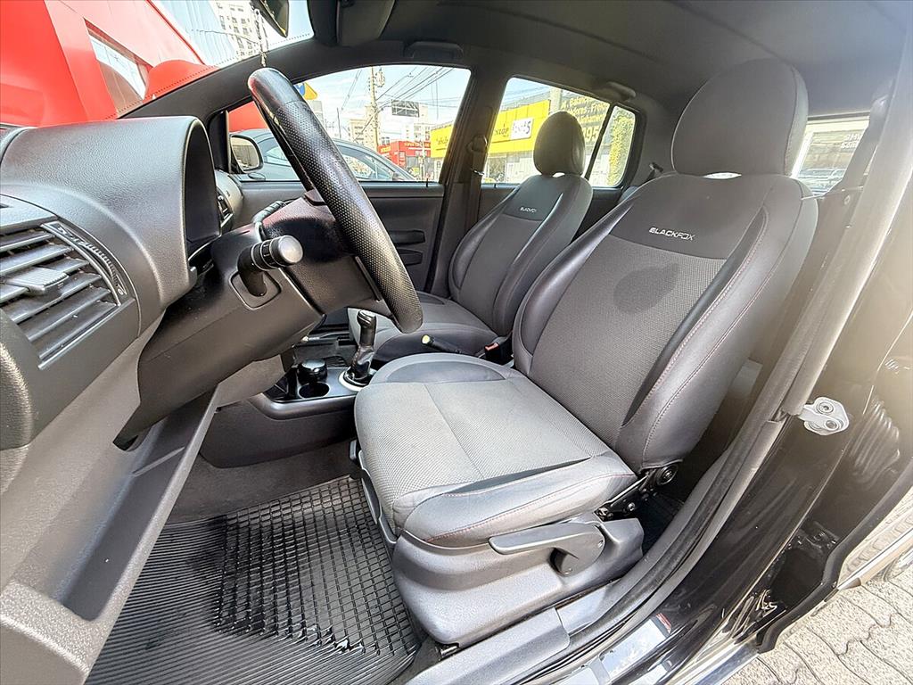 Volkswagen Fox - 1.0 MI BLACKFOX 8V FLEX 4P MANUAL