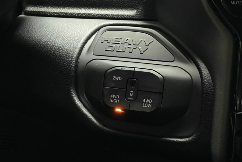 3500 6.7 I6 TURBO DIESEL LARAMIE NIGHT EDITION CD 4X4  AUTOMÁTICO5