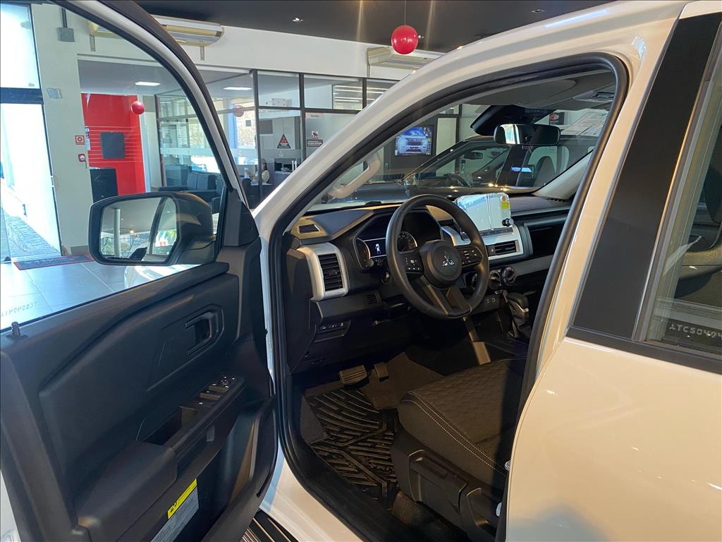 Mitsubishi-TRITON-2.4 BITURBO DIESEL CD GLS 4X4 AUTOMÁTICO