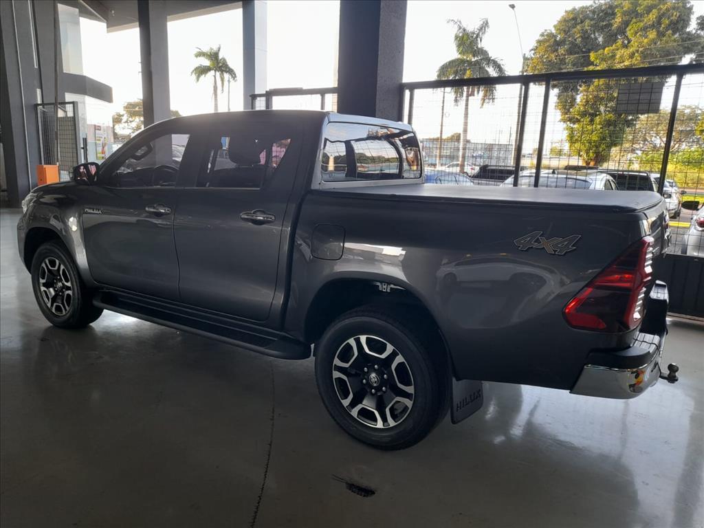 HILUX 2.8 D-4D TURBO DIESEL CD SRX 4X4 AUTOMÁTICO4