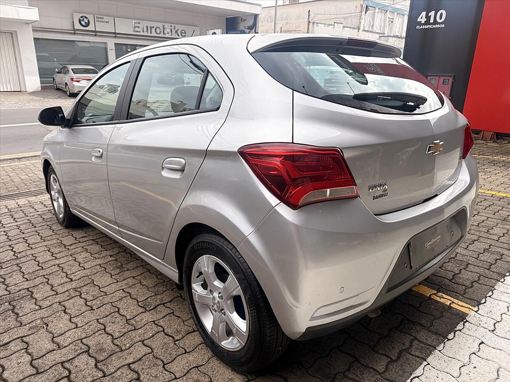 Chevrolet Onix - 1.4 MPFI LT 8V FLEX 4P MANUAL
