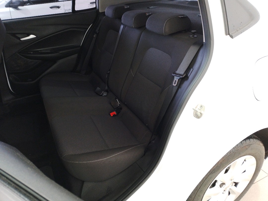 GM - Chevrolet-ONIX PLUS-1.0 TURBO FLEX LT MANUAL