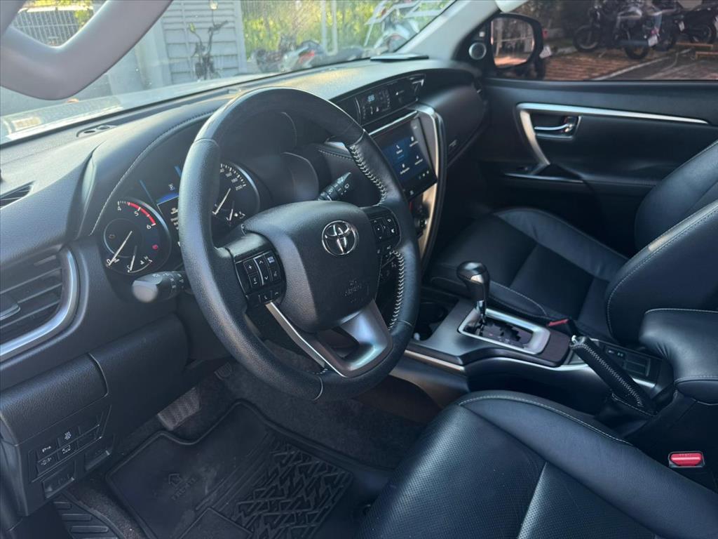 HILUX SW4 2.8 D-4D TURBO DIESEL SRX 7L 4X4 AUTOMÁTICO11