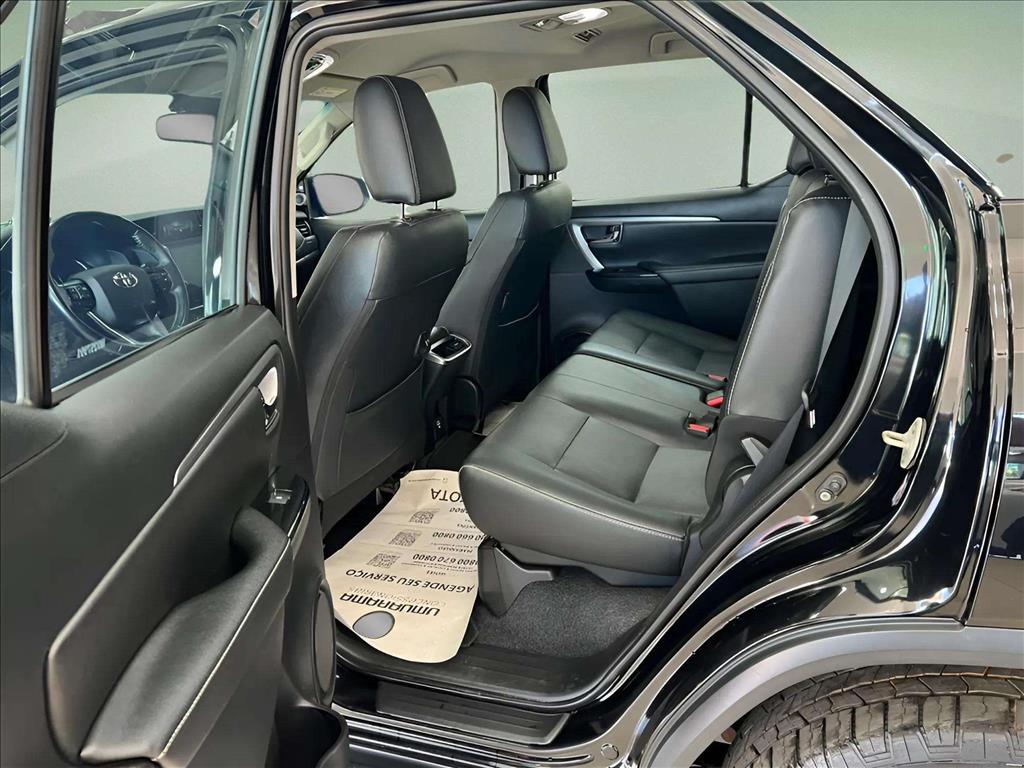 HILUX 2.8 D-4D TURBO DIESEL CD SRX 4X4 AUTOMÁTICO8