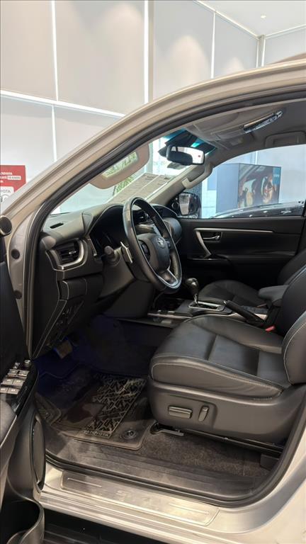 HILUX SW4 2.8 D-4D TURBO DIESEL SRX PLATINUM 7L 4X4 AUTOMÁTICO16
